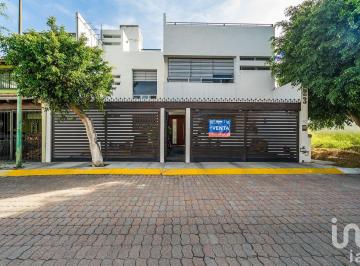 Casa · 366m² · 4 Recámaras · 3 Estacionamientos · Casa en Venta en Residencial Italia, Querétaro Querétaro