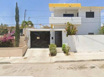 Casa de 4 habitaciones, Los Cabos · ¡Oportunidad! Casa Cabo San Lucas Centro: Zona Segura, Plusvalía y a 5 Min de La Marina. Inversión