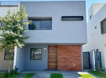 c273a974e2f5c9db5f932afb1aa6d46969f252294a882f67a433d4d3f363c470 · Casa en Venta Coto Abeto 104
