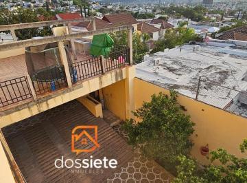 Casa · 630m² · 3 Recámaras · 6 Estacionamientos · Casa en Venta Contry La Silla en Esquina