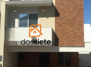 Casa · 183m² · 3 Recámaras · Venta en Cumbres Casa de 3 Niveles Frente a Parque