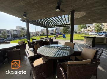 Casa · 208m² · 3 Recámaras · 2 Estacionamientos · Casa en Venta en Cumbres de 3 Niveles