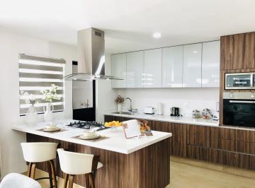 Casa · 139m² · 3 Recámaras · 2 Estacionamientos · Casa en Ziré (Zakia) con Sala de Tv y 3 Recámaras