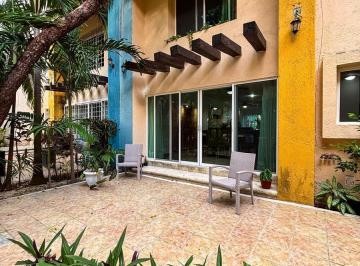 Casa · 400m² · 4 Recámaras · 2 Estacionamientos · Casa en Venta en Cancún Supermanzana 17