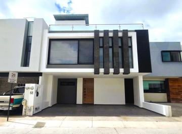 Casa · 348m² · 3 Recámaras · 3 Estacionamientos · Casa en Venta en Altos Juriquilla