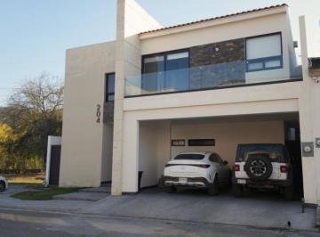 Casa de 3 habitaciones, Monterrey · Casa en Venta en Sierra Alta 3er Sector, Carretera Nacional