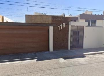 Casa de 5 habitaciones, Durango · Casa en Venta en Jardines de Durango