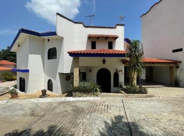 f4b3f88afb91dd56bd1d96413daaf2a8b02068052ed672d29c96fe78015e979d · Casa en Renta Ubicada en Privada Los Tucanes