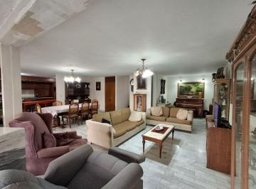 Casa de 6 habitaciones, Cuernavaca · Casa en Venta con Alberca en Fraccionamiento Los Faroles Ideal Para Remodelar