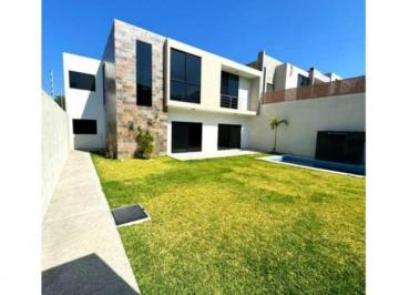 Casa de 4 habitaciones, Temixco · Fraccionamiento Residencial con Caseta de Vigilancia