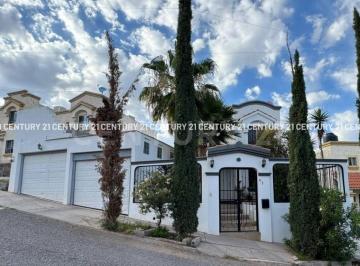 Casa · 90m² · 3 Recámaras · 2 Estacionamientos · Casa en Venta en Residencial El León, Etapa III. Chih.