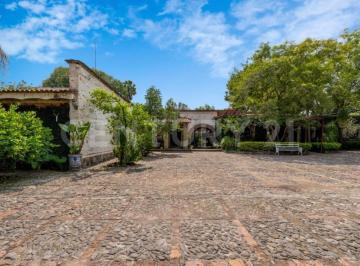 Casa · 998m² · 4 Recámaras · 14 Estacionamientos · Casa en Venta en Colonia Seattle, Zapopan