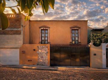 5ace1af67430521090757b0b6da6b2ae74e6f4862a8261981facb176b819106a · Casa en Venta en San Miguel de Allende, con Cochera, Patio, Terraza y Rooftop