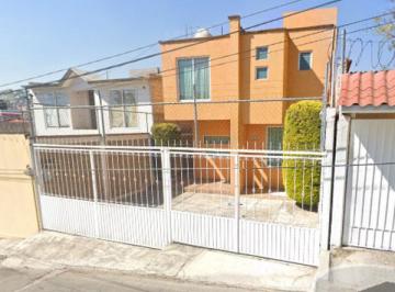 Casa de 4 habitaciones, Toluca · Casa en Venta C. Toltecas 111, Barrio de Sta Bárbara, 50050 Toluca de Lerdo, Méx.