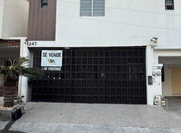 Casa de 3 habitaciones, Santa Catarina · Casa en Venta Privadas de Santa Catarina Nl