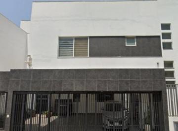 Casa de 5 habitaciones, Monterrey · Casa en Venta en Calle Ambar Colinas de Las Cumbres Monterrey