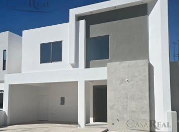 Casa · 305m² · 4 Recámaras · 2 Estacionamientos · Casa en Venta con Recámara en Planta Baja en Asturias Chihuahua