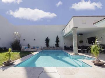 Casa de 3 habitaciones, León · Casa en Venta en Balcones del Campestre de un Piso con Alberca y Terraza con Acceso Independiente