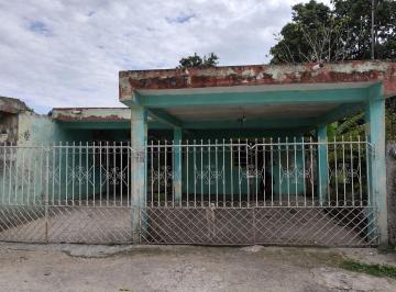 Casa de 2 habitaciones, Izamal · Venta de Casa con Estacionamiento y Amplio Patio, en La Ciudad de Izamal Yucatán