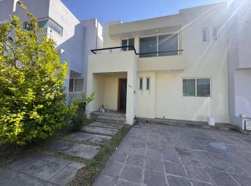 Casa en condominio de 3 habitaciones, Tlajomulco de Zúñiga · Casa en Venta en Bosque Real, Tlajomulco