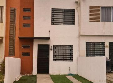 Casa · 68m² · 3 Recámaras · 2 Estacionamientos · Casa en Renta en Lomas de Terrabella, Jardin Dorado Tijuana