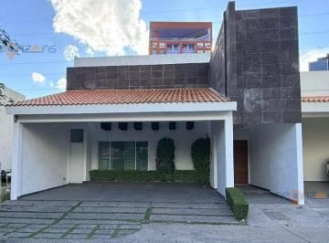 Casa · 245m² · 2 Recámaras · 3 Estacionamientos · Casa Residencial en Fracc Villantigua Una Planta 02 Recámaras