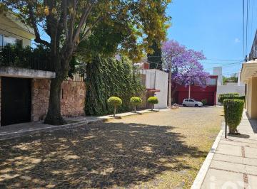 Casa · 330m² · 4 Recámaras · 6 Estacionamientos · Casa en Venta en Colonia Alamos 1° Querétaro