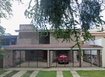 Casa de 4 habitaciones, Zapopan · Casa con 4 Habitaciones en Venta, 410 m² Superficie de Terreno, Bugambilias