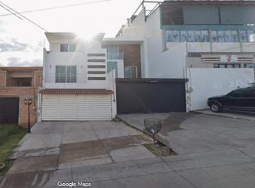 Casa de 5 habitaciones, San Pedro Tlaquepaque · Venta de Casa En, El Tapatio Calle Batalla de Zacatecas San Pedro Tlaqueaque Jal