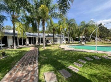 Casa de 5 habitaciones, León · Casa en Venta en La Herradura con Alberca, Cancha de Tenis, Futbol, Basquet, Terrazas y Casa de Visi