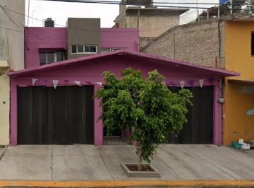 Casa de 3 habitaciones, Tláhuac · Venta de Casa en Montes Cáucaso, Selene 2da Secc, Tláhuac, 13420 Ciudad de México.