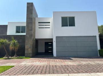 Casa · 587m² · 4 Recámaras · 4 Estacionamientos · Casa en Venta en Puerta de Hierro