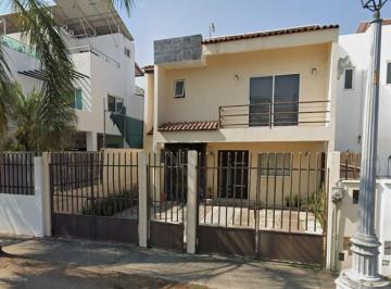 Casa de 3 habitaciones, Puerto Vallarta · Casa con 170 m² Superficie de Terreno y 3 Recámaras en Venta en Fluvial Vallarta