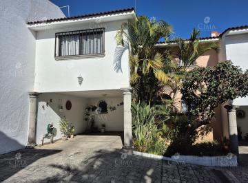 Casa en condominio · 181m² · 4 Recámaras · 2 Estacionamientos · Venta Casa en Fraccionamiento Lomas de Atzingo - V383
