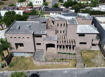 Casa · 1500m² · 5 Recámaras · Casa en Venta en Col. Portal del Huajuco - Carretera Nacional - Monterrey