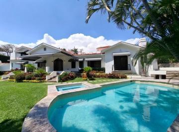 Casa · 986m² · 5 Recámaras · 4 Estacionamientos · Casa en Privada en Vista Hermosa, Cuernavaca, Morelos