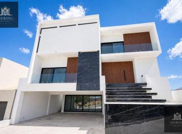 Casa · 420m² · 2 Recámaras · 4 Estacionamientos · Residencia en Venta Dominion