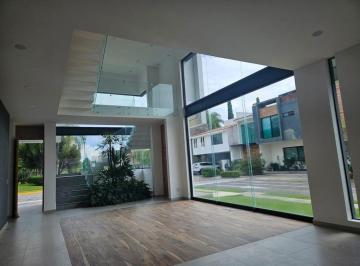 Casa en condominio · 344m² · 4 Recámaras · 2 Estacionamientos · Casa Nueva con Roof en Venta en Jardín Real Coto 3 Zapopan