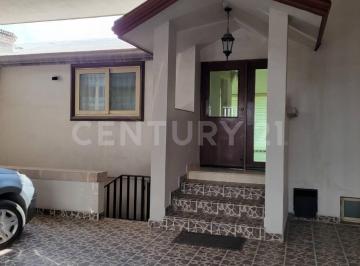 Casa · 450m² · 3 Recámaras · 3 Estacionamientos · Casa en Renta en Col. Colinas de San Jeronimo en Monterrey