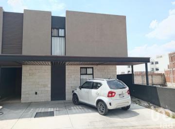 Casa · 239m² · 4 Recámaras · 3 Estacionamientos · Casa de Autor en Venta en Hacienda Carlota, Corregidora, Querétaro