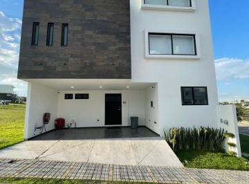 Casa en condominio de 4 habitaciones, San Andrés Cholula · Casa en P. Aguascalientes con Jacuzzi + 4 Recámarasl Roof y Doble Altura