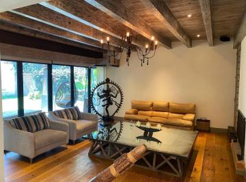 Casa · 1200m² · 4 Recámaras · 5 Estacionamientos · Casa Amueblada en Jardines del Pedregal en Renta