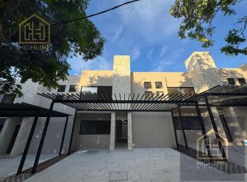 Casa · 162ha · 3 Recámaras · 2 Estacionamientos · Casa en Venta en Playa del Carmen de 3 Habitaciones con Alberca Privada