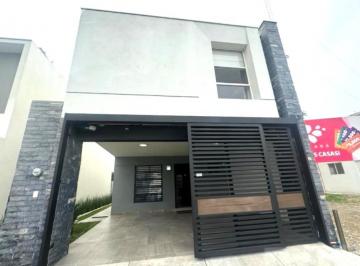 Casa · 184m² · 3 Recámaras · 2 Estacionamientos · Casa en Venta en Moderno Apodaca II 3 Niveles