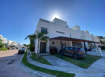 Casa · 5 Recámaras · 3 Estacionamientos · Casa en Venta en Río Residencial, Grupo Cumbres Cancún | 5 Recámaras, Tres Niveles y Amenidades