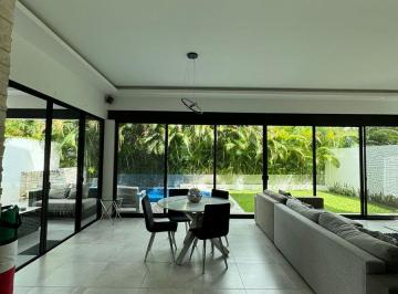 Casa · 3 Recámaras · 4 Estacionamientos · Casa de Lujo en Venta en Lagos del Sol | Rooftop, Alberca y Tecnología Inteligente