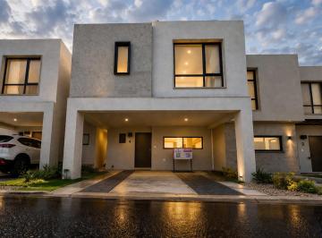 Casa de 3 habitaciones, El Marqués · Casa en Venta en El Mirador, 3 Recámaras, 2.5 Baños, Sala Tv, 2 Autos Techados