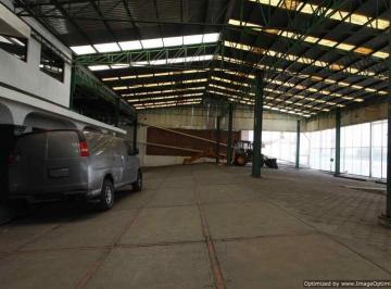 Bodega comercial · 300m² · 10 Estacionamientos · Satélite Bodega - Clave Br734