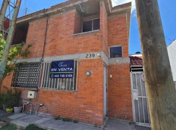 1 · Casa en Venta Céntrica a 5 Min de La Uaq ¡Oportunidad Única!