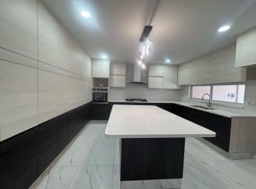 Casa · 280m² · 4 Recámaras · 2 Estacionamientos · Casa en Venta Fraccionamiento Arboreto